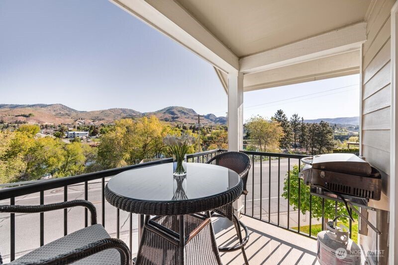 230 East Farnham Avenue, Unit C3 Chelan, WA 98816 - Photo 13 of 35