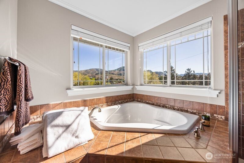 230 East Farnham Avenue, Unit C3 Chelan, WA 98816 - Photo 17 of 35