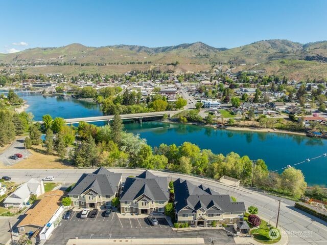 230 East Farnham Avenue, Unit C3 Chelan, WA 98816 - Photo 2 of 35