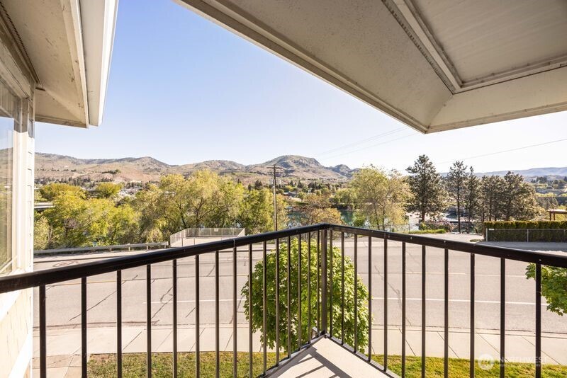 230 East Farnham Avenue, Unit C3 Chelan, WA 98816 - Photo 23 of 35