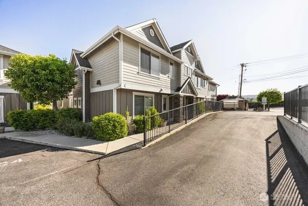 $689,000 | 230 East Farnham Avenue, Unit C3, Chelan, WA 98816