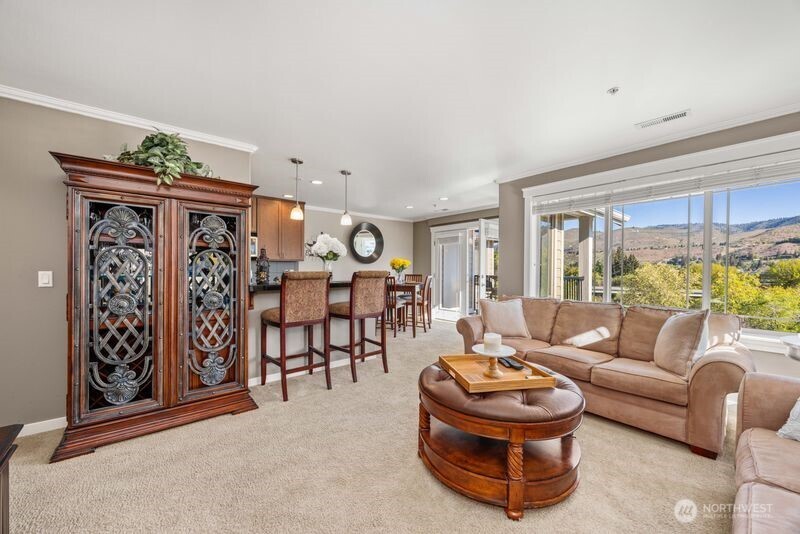 230 East Farnham Avenue, Unit C3 Chelan, WA 98816 - Photo 5 of 35