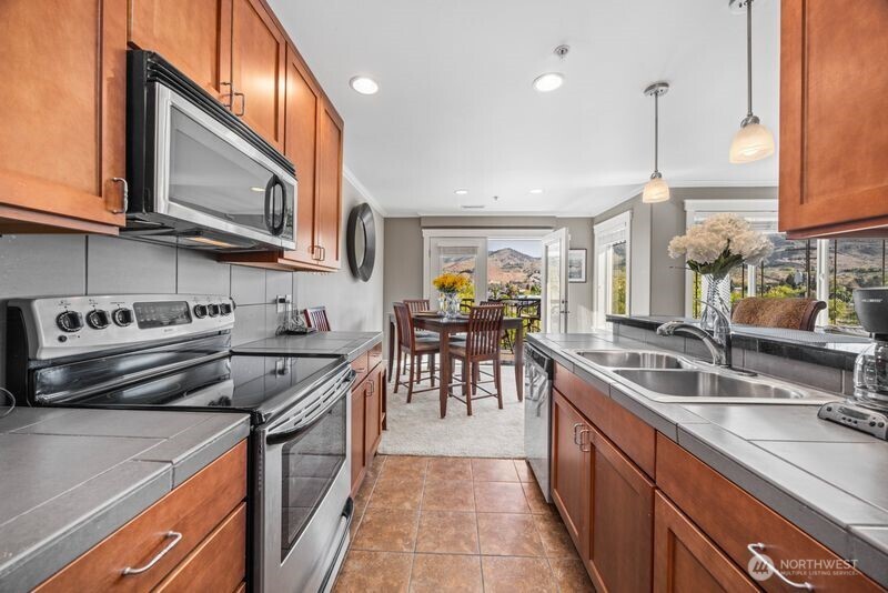 230 East Farnham Avenue, Unit C3 Chelan, WA 98816 - Photo 6 of 35