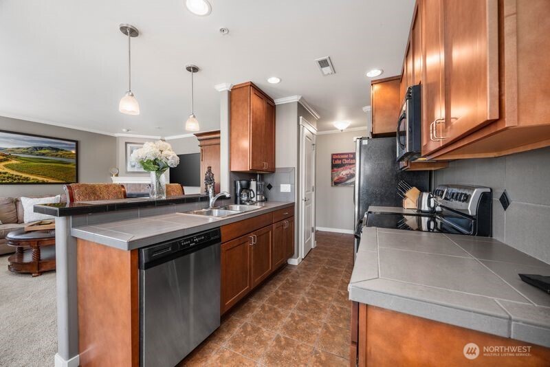 230 East Farnham Avenue, Unit C3 Chelan, WA 98816 - Photo 7 of 35