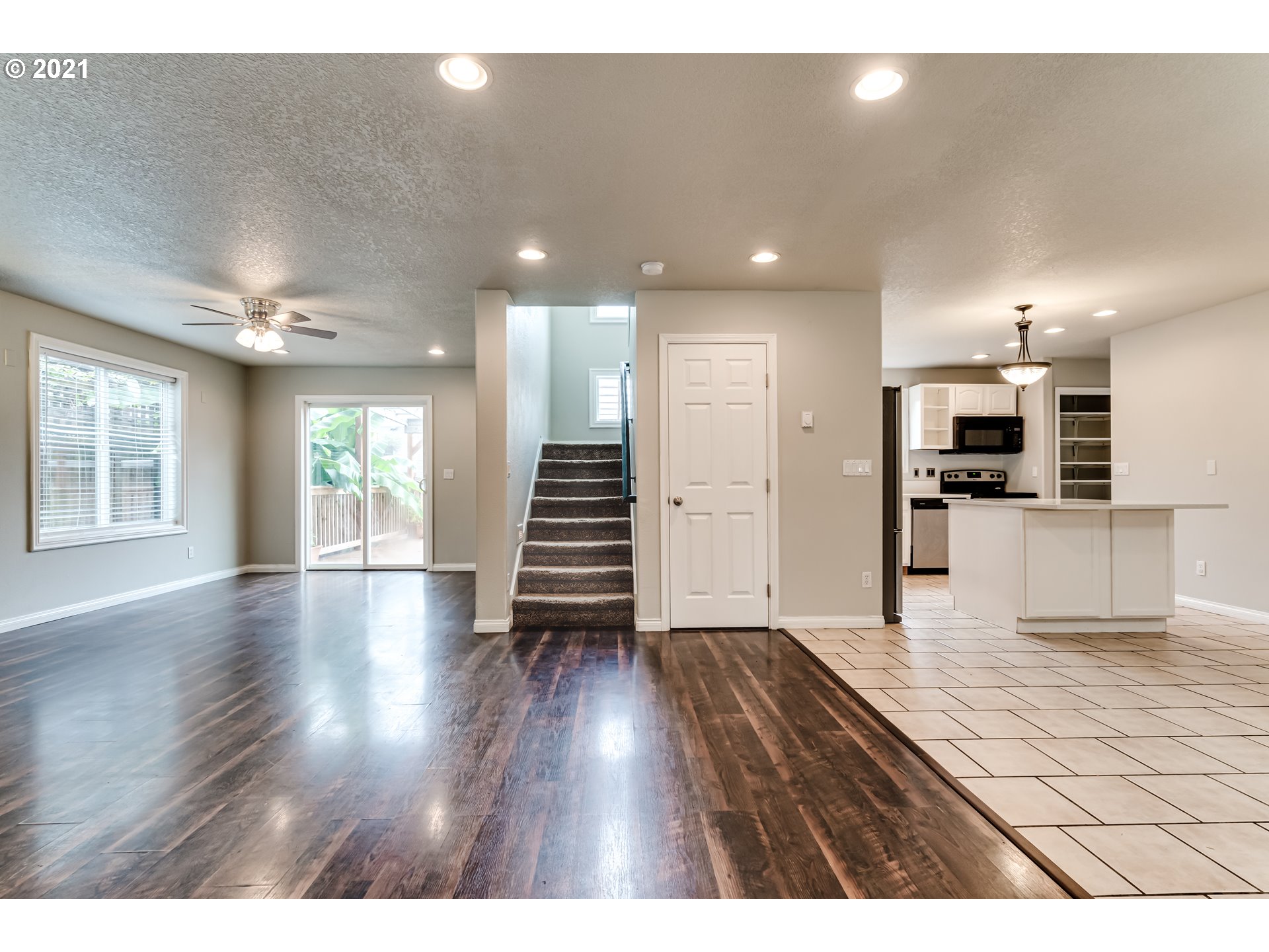 24797 Sertic Road Veneta, OR 97487 - Photo 4 of 32 Gallery Image 4