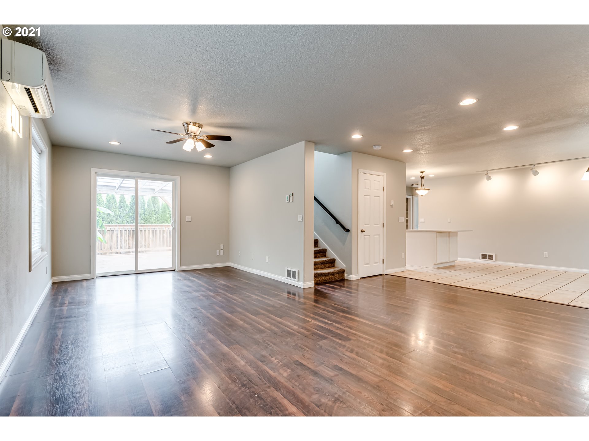 24797 Sertic Road Veneta, OR 97487 - Photo 5 of 32 Gallery Image 5
