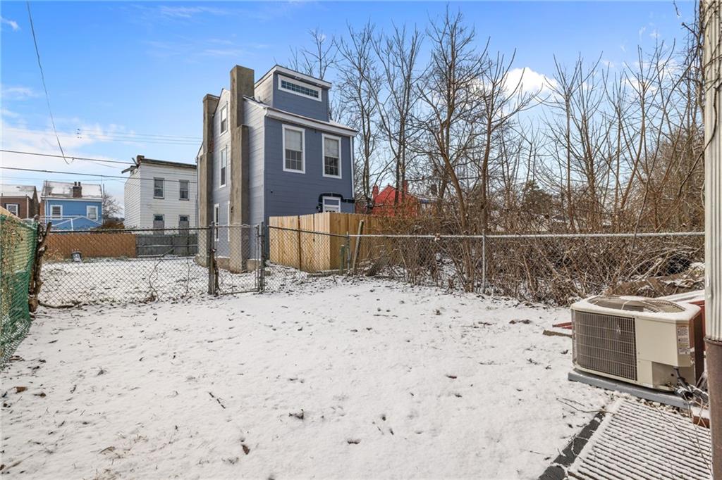 1319 Adams Street Pittsburgh, PA 15233 - Photo 26 of 27 a view of a terrace with a snow