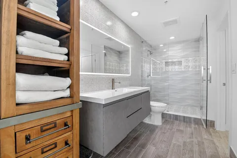 $550,000 | 550 Okeechobee Boulevard, Unit 1221, West Palm Beach, FL 33401