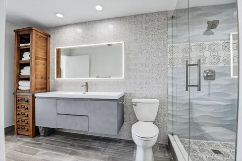 $550,000 | 550 Okeechobee Boulevard, Unit 1221, West Palm Beach, FL 33401