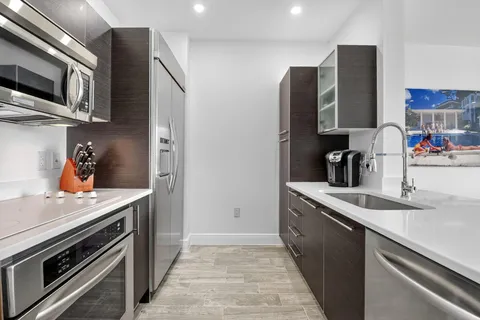 $550,000 | 550 Okeechobee Boulevard, Unit 1221, West Palm Beach, FL 33401