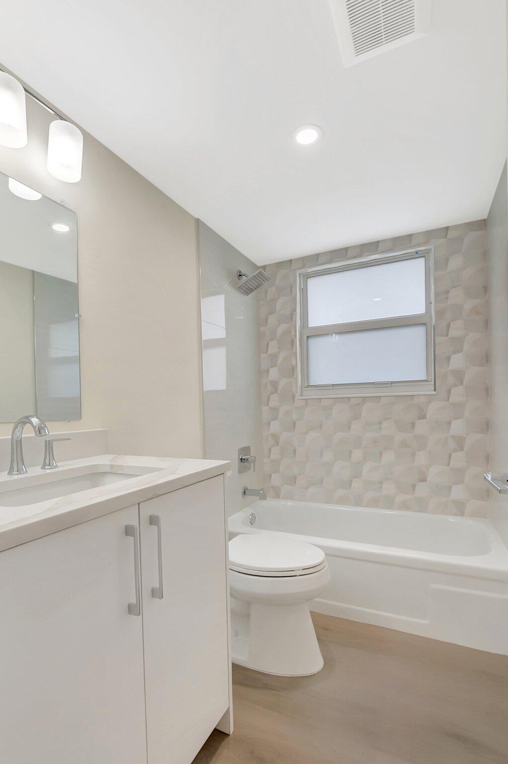 4068 Ainslie Drive, Unit 406 Boca Raton, FL 33434 - Photo 11 of 25 MASTER BATH 2