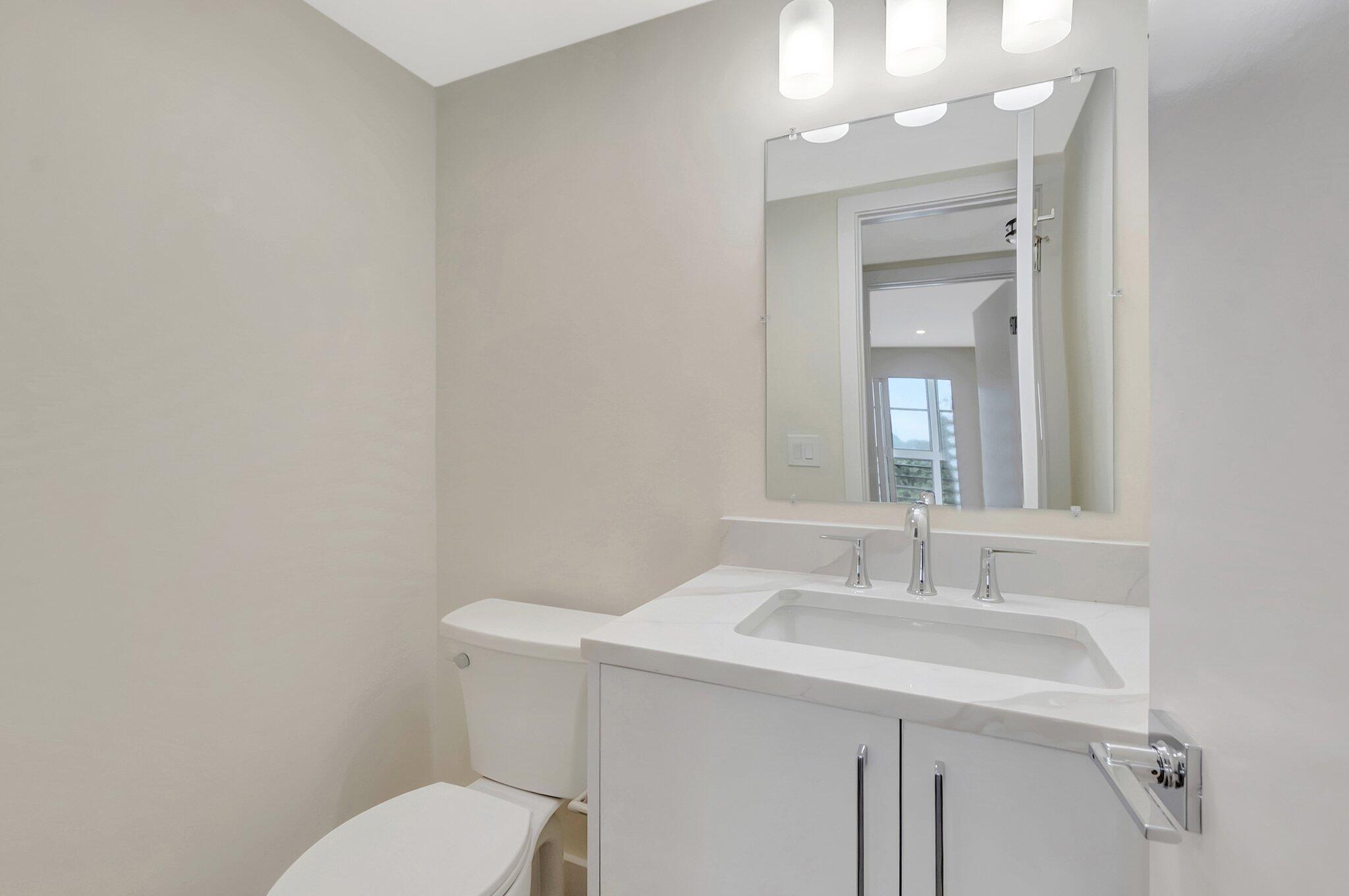 4068 Ainslie Drive, Unit 406 Boca Raton, FL 33434 - Photo 16 of 25 GUEST BATH