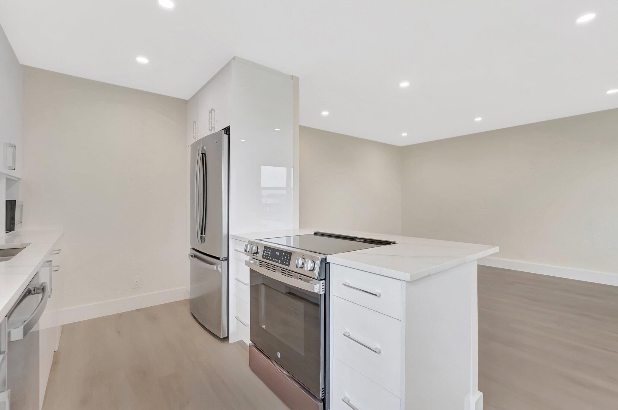 4068 Ainslie Drive, Unit 406 Boca Raton, FL 33434 - Photo 7 of 25 KITCHEN 2