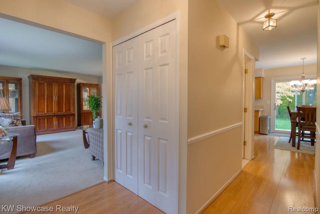 35929 Fredericksburg Road Farmington, MI 48331 - Photo 4 of 38 35929Fredericksburg(12of40).jpg