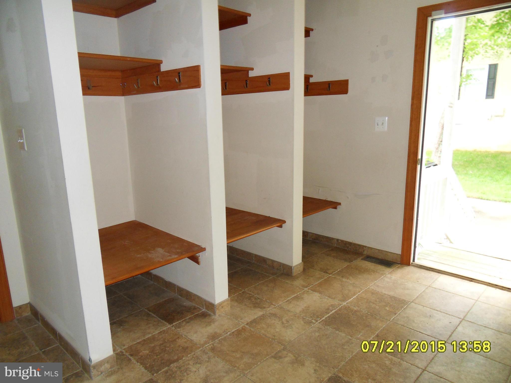2847 West George Mason Road Falls Church, VA 22042 - Photo 5 of 22 Interior (General)