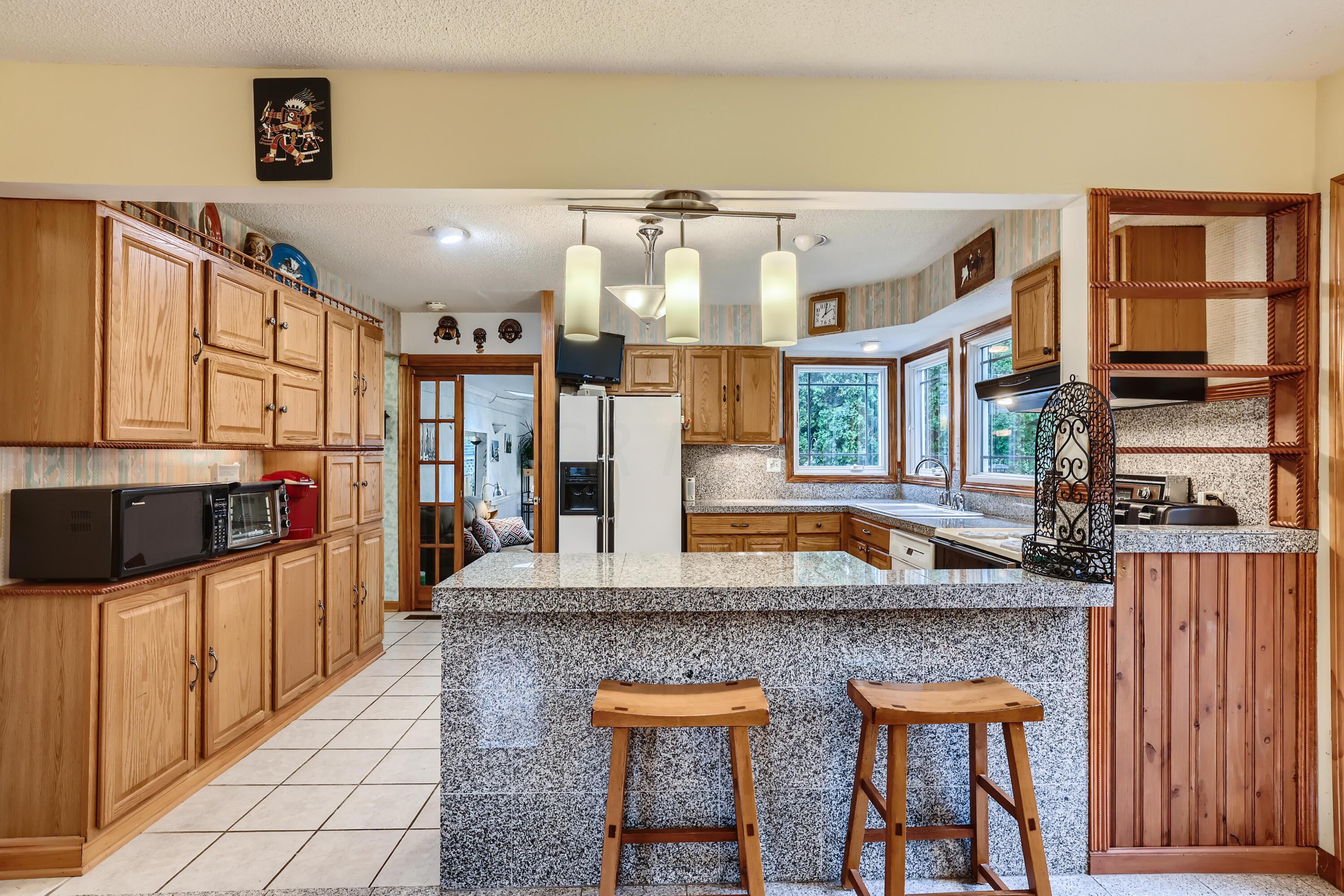 198 South Spring Road Westerville, OH 43081 - Photo 6 of 27 11 Kitchen