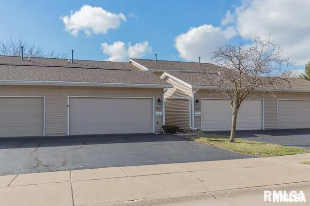 $2,100 | 3835 Prairie Lane, Bettendorf, IA 52722