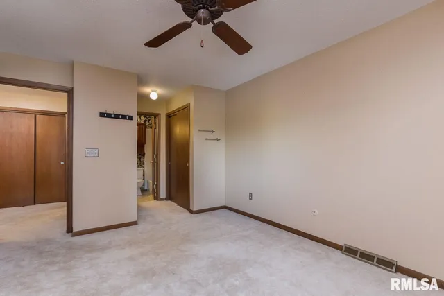 $2,100 | 3835 Prairie Lane, Bettendorf, IA 52722