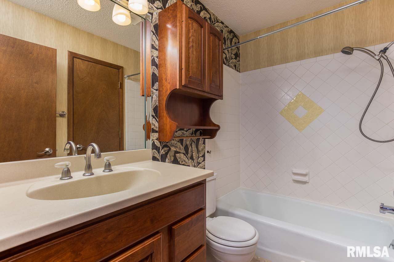 3835 Prairie Lane Bettendorf, IA 52722 - Photo 12 of 14