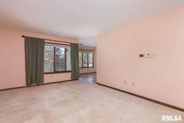 $2,100 | 3835 Prairie Lane, Bettendorf, IA 52722