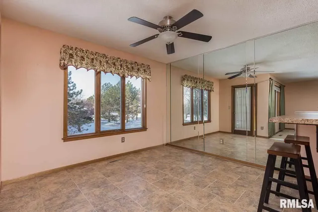 $2,100 | 3835 Prairie Lane, Bettendorf, IA 52722