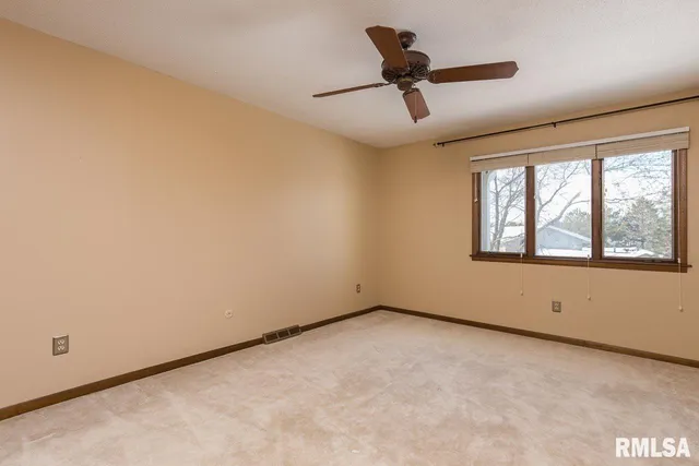 $2,100 | 3835 Prairie Lane, Bettendorf, IA 52722