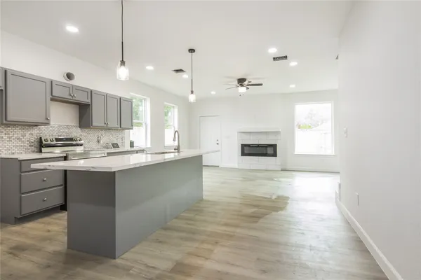 $2,000 | 2305 Sakowitz Street, Unit B, Houston, TX 77020