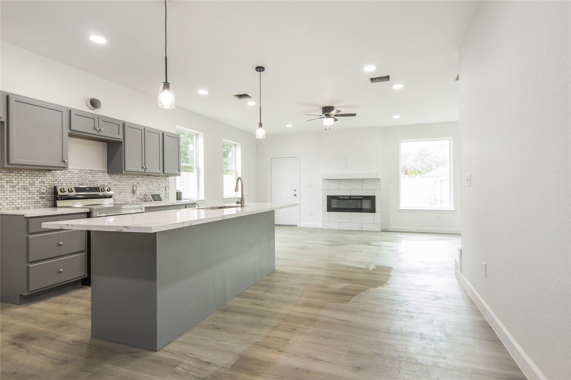 2305 Sakowitz Street, Unit B Houston, TX 77020 - Photo 1 of 8 Photos are of unit A. Unit B is identical.