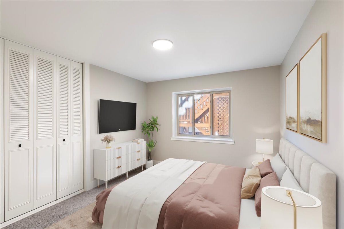 835 Ridge Avenue, Unit 207 Evanston, IL 60202 - Photo 11 of 18 a bedroom with a bed and a flat screen tv