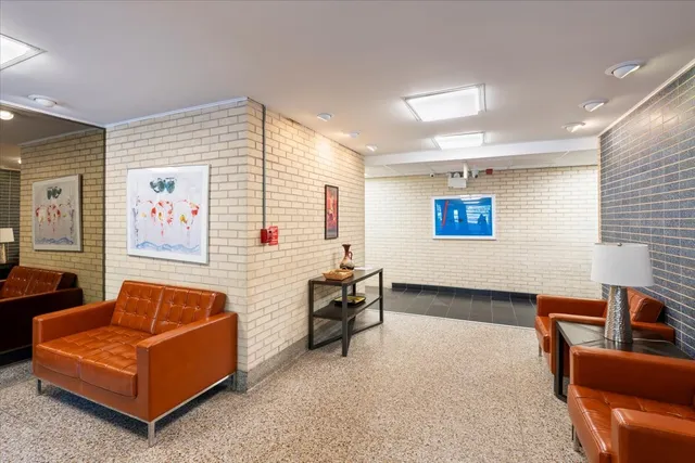 $310,000 | 835 Ridge Avenue, Unit 207, Evanston, IL 60202