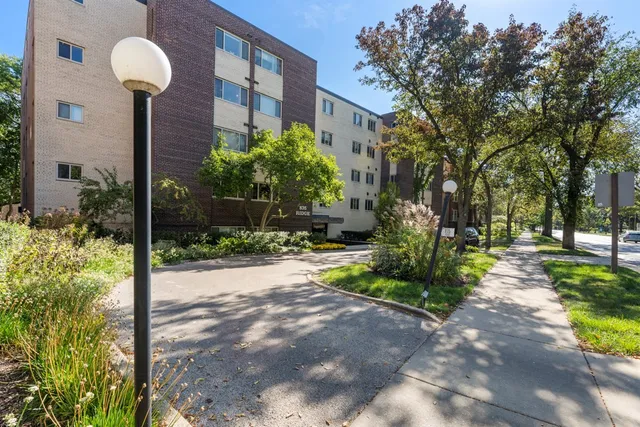 $310,000 | 835 Ridge Avenue, Unit 207, Evanston, IL 60202