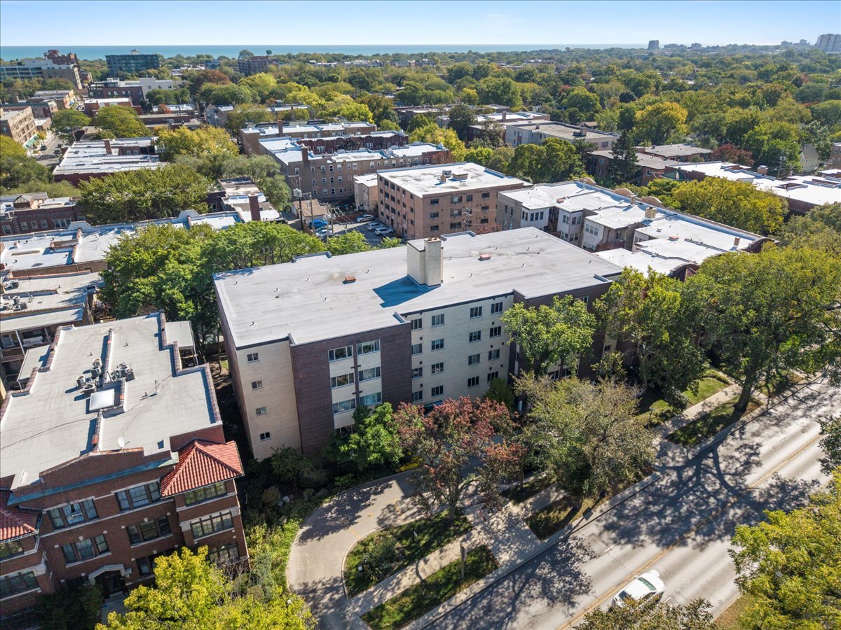 835 Ridge Avenue, Unit 207 Evanston, IL 60202 - Photo 15 of 18 an aerial view of multiple house