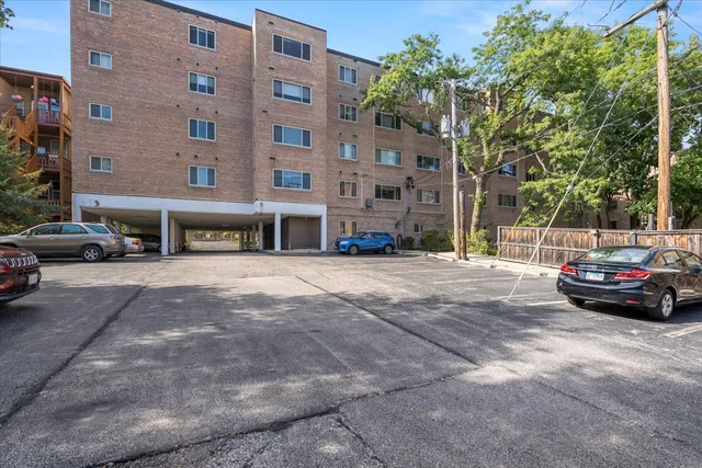 $310,000 | 835 Ridge Avenue, Unit 207, Evanston, IL 60202