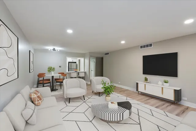 $310,000 | 835 Ridge Avenue, Unit 207, Evanston, IL 60202