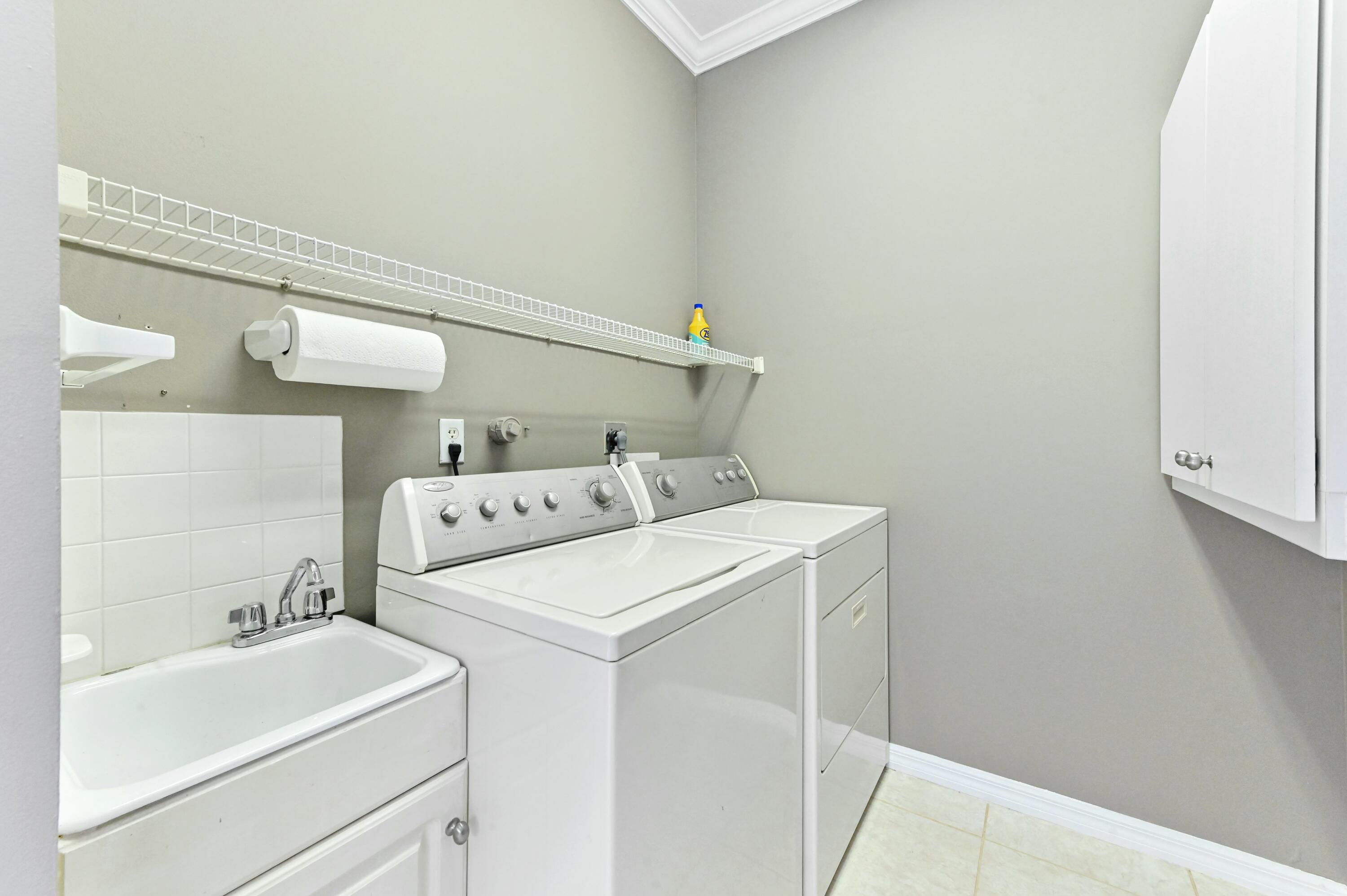 17272 Hampton Boulevard Boca Raton, FL 33496 - Photo 28 of 33 a utility room with dryer and washer