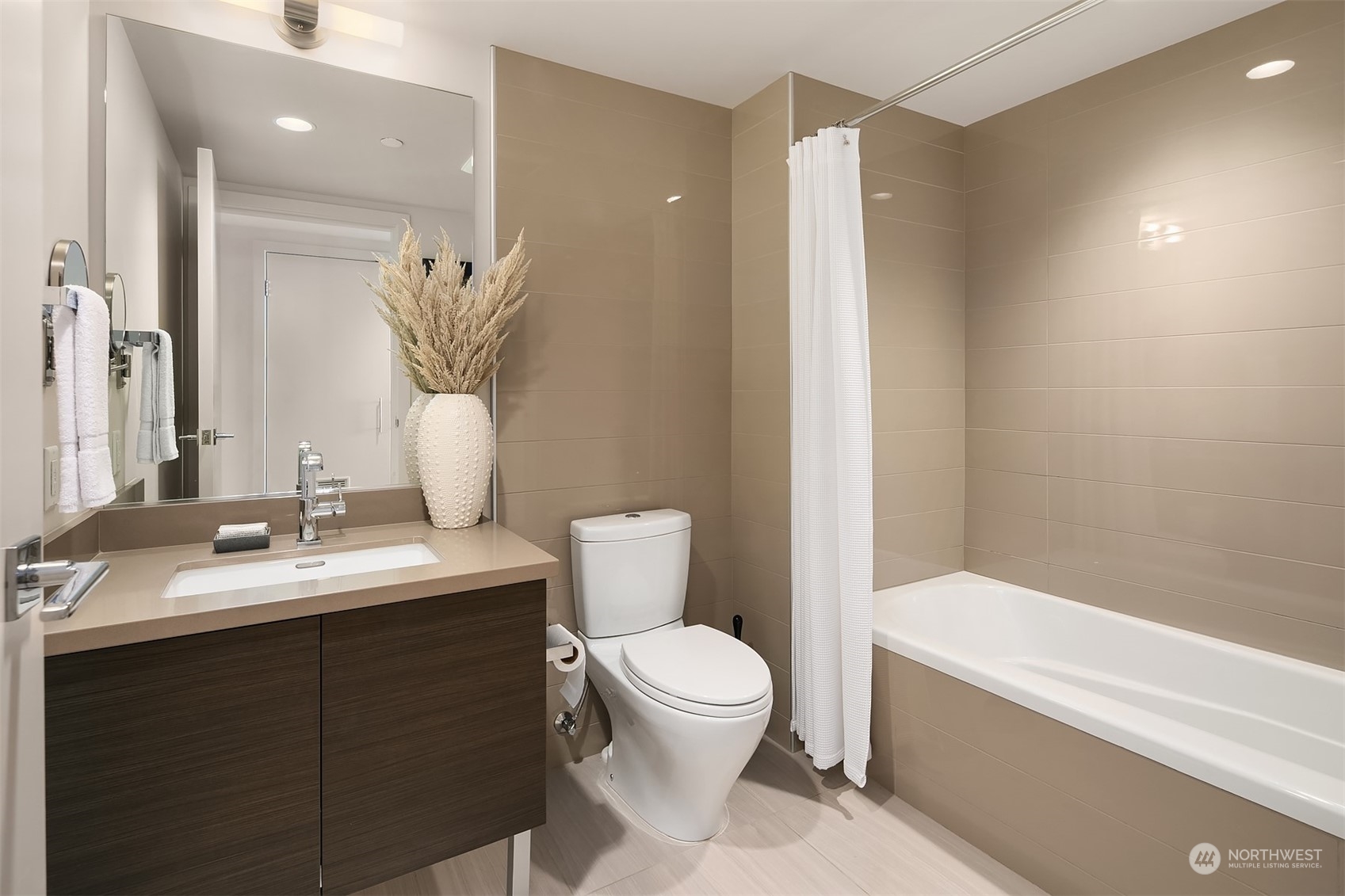 588 Bell Street, Unit 2805S Seattle, WA 98121 - Photo 15 of 40 Gallery Image 15