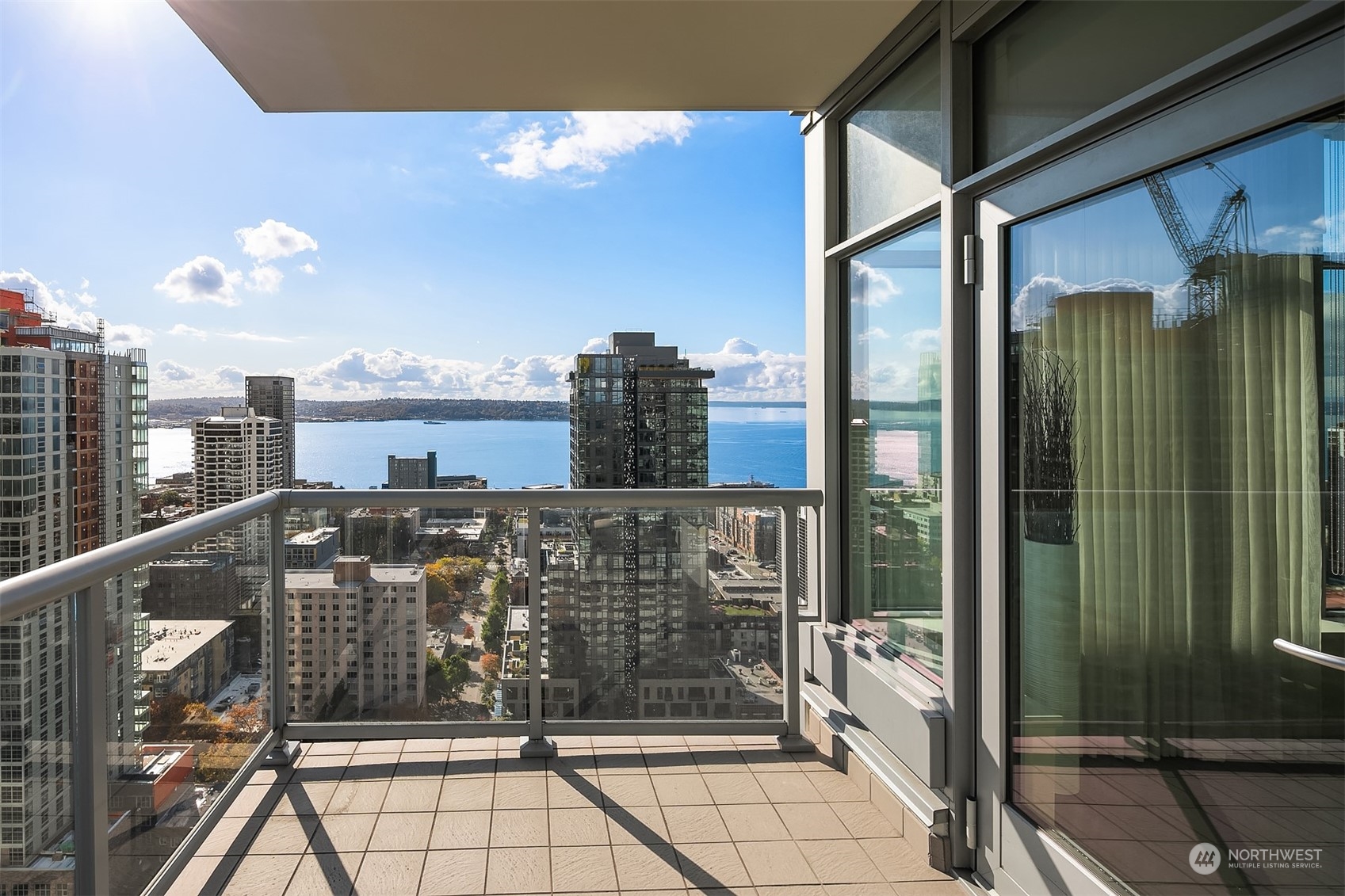 588 Bell Street, Unit 2805S Seattle, WA 98121 - Photo 18 of 40 Gallery Image 18