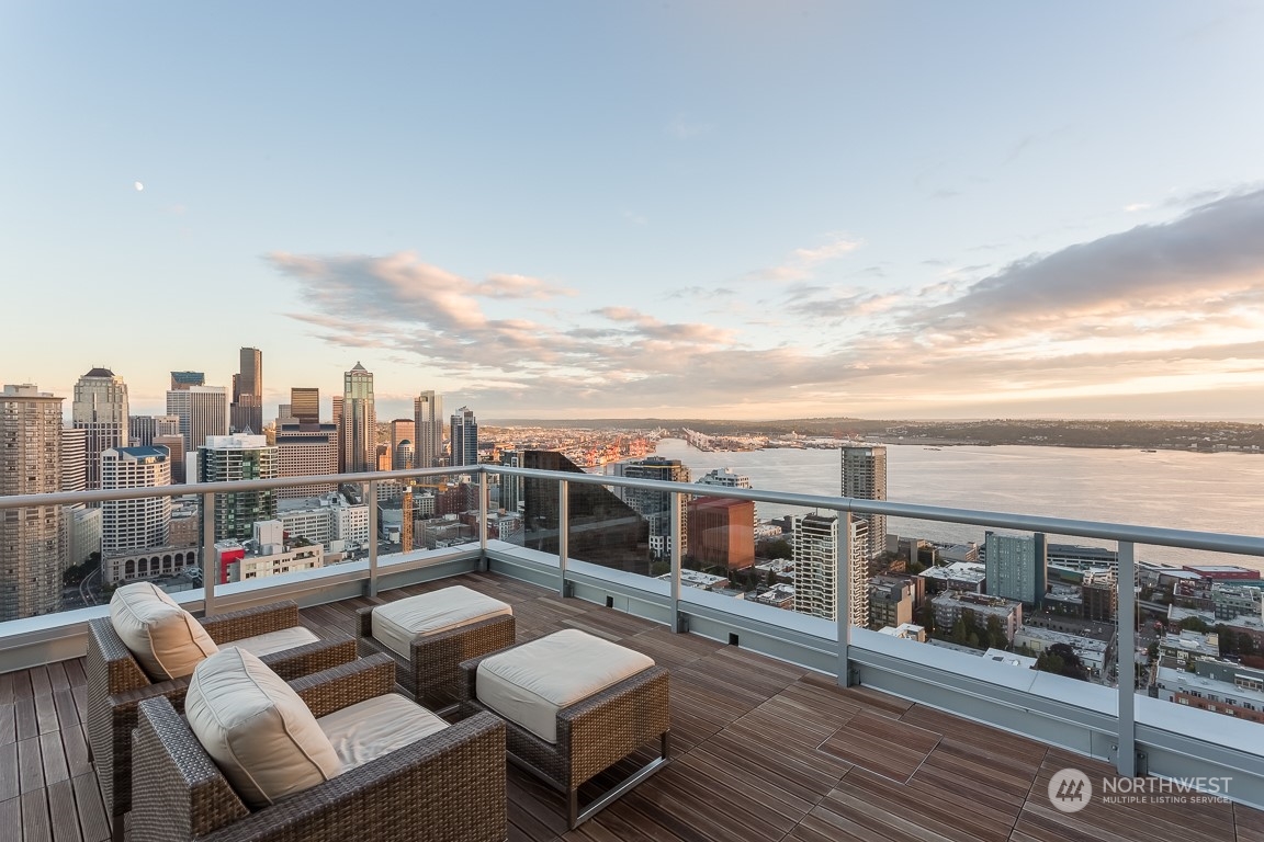 588 Bell Street, Unit 2805S Seattle, WA 98121 - Photo 38 of 40 Gallery Image 38