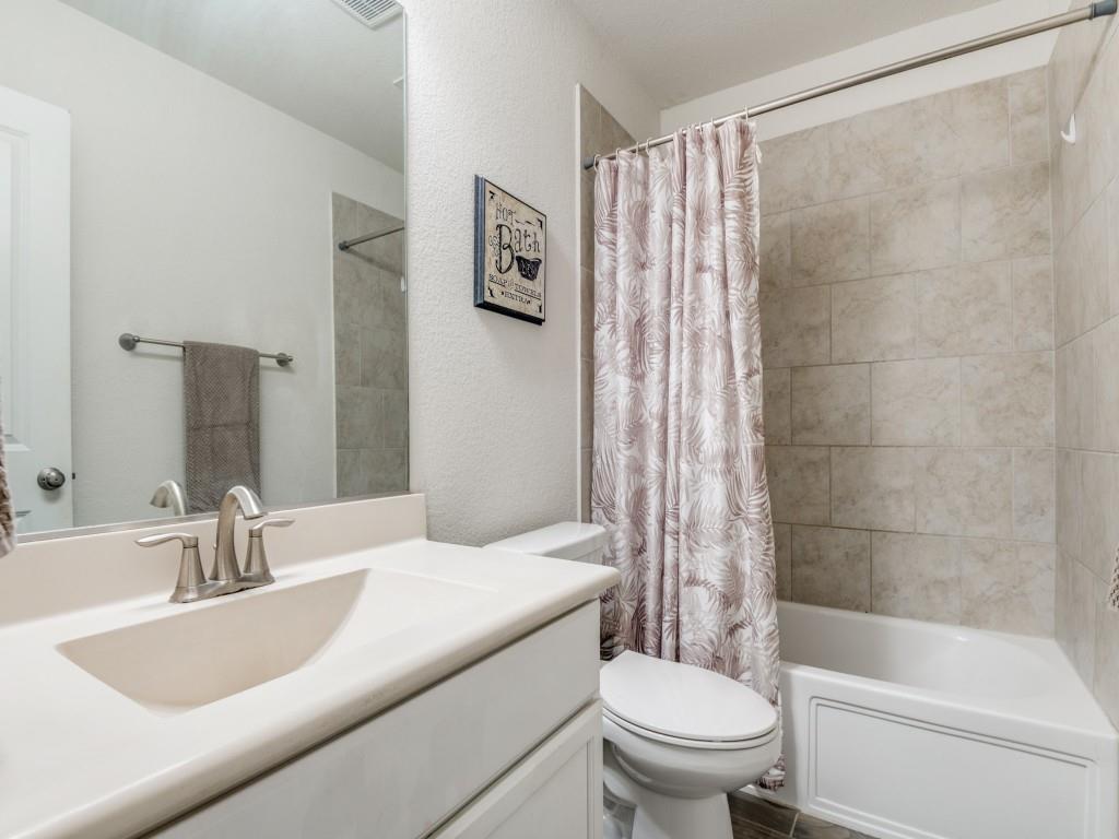 115 Garner Court Forney, TX 75126 - Photo 20 of 26 a bathroom with a sink a toilet and a bathtub