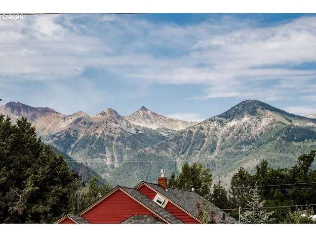 $475,900 | 104 North College Street, Joseph, OR 97846