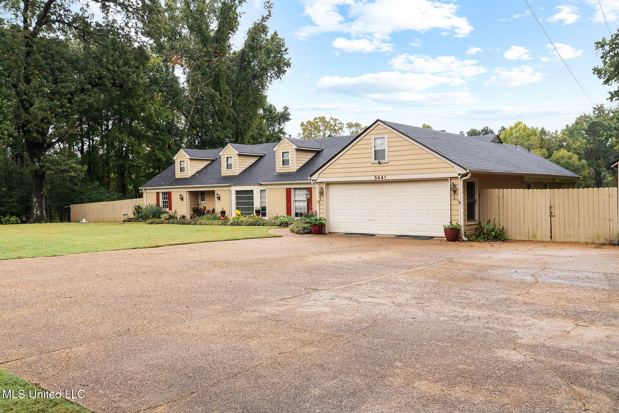 5441 Goodman Road West Horn Lake, MS 38637 - Photo 5 of 32 4-web-or-mls-5441 Goodman Rd-03