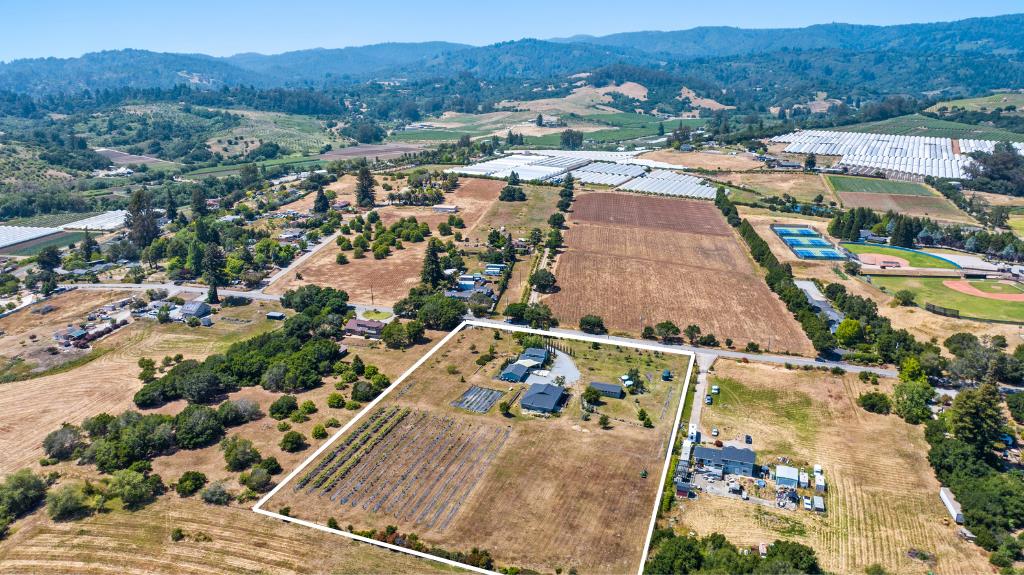 261 Wheelock Road Watsonville, CA 95076 - Photo 41 of 44 an aerial view of residential houses and outdoor space