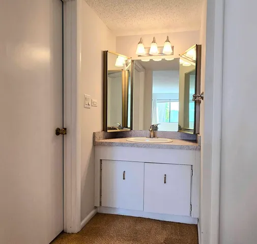 $154,000 | 690 Chandler Road, Unit 207, Gurnee, IL 60031