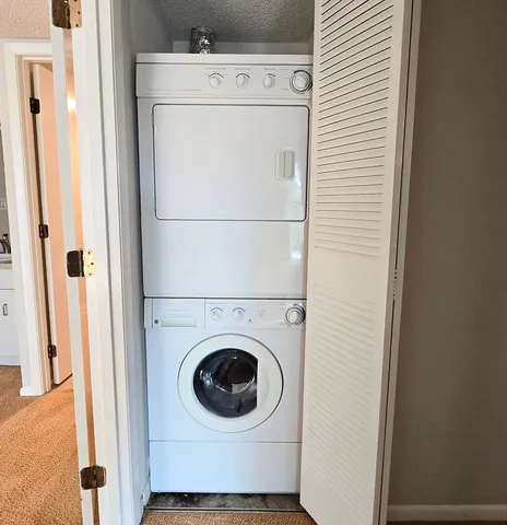 $154,000 | 690 Chandler Road, Unit 207, Gurnee, IL 60031