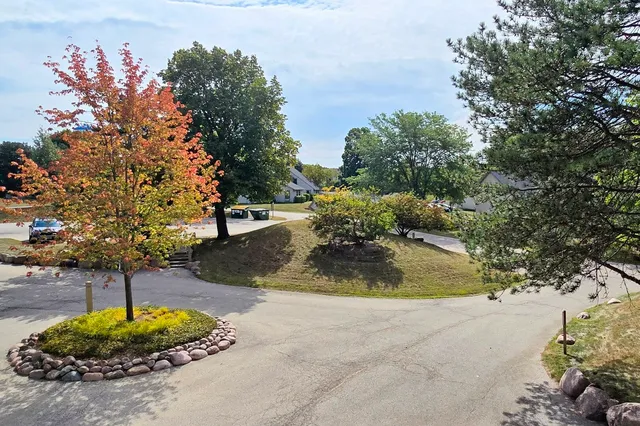 $154,000 | 690 Chandler Road, Unit 207, Gurnee, IL 60031