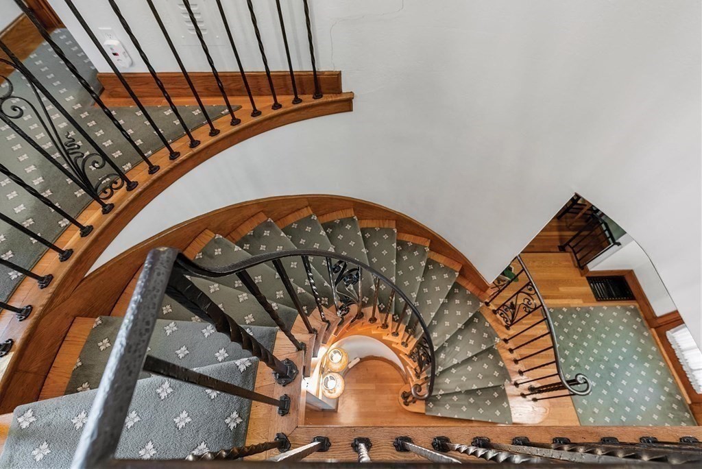 35 Shaw Road Brookline, MA 02467 - Photo 8 of 40