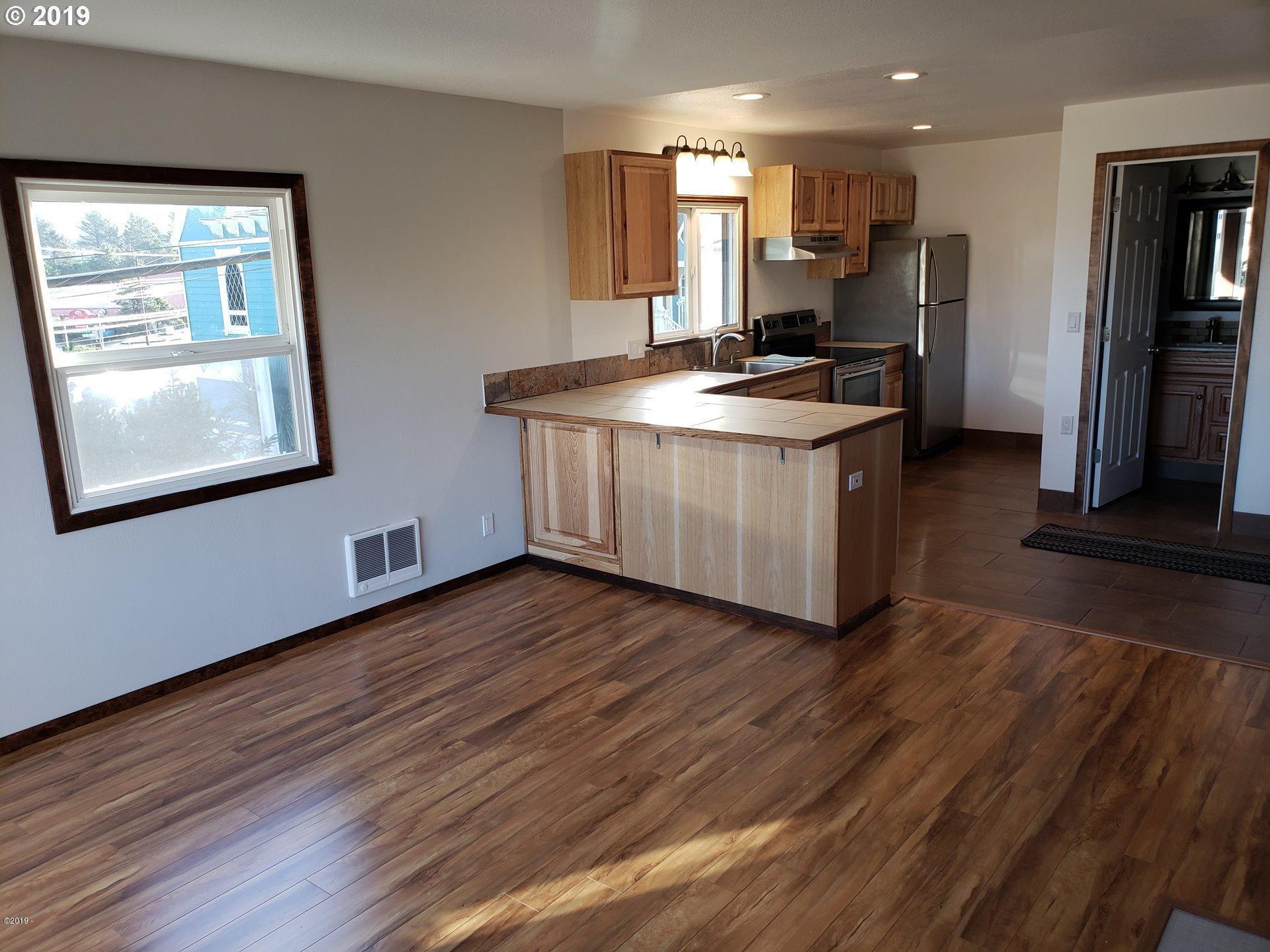 545 Southwest Fleet Avenue Lincoln City, OR 97367 - Photo 13 of 31 19440387-13