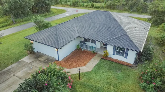 an aerial view of a house having yard