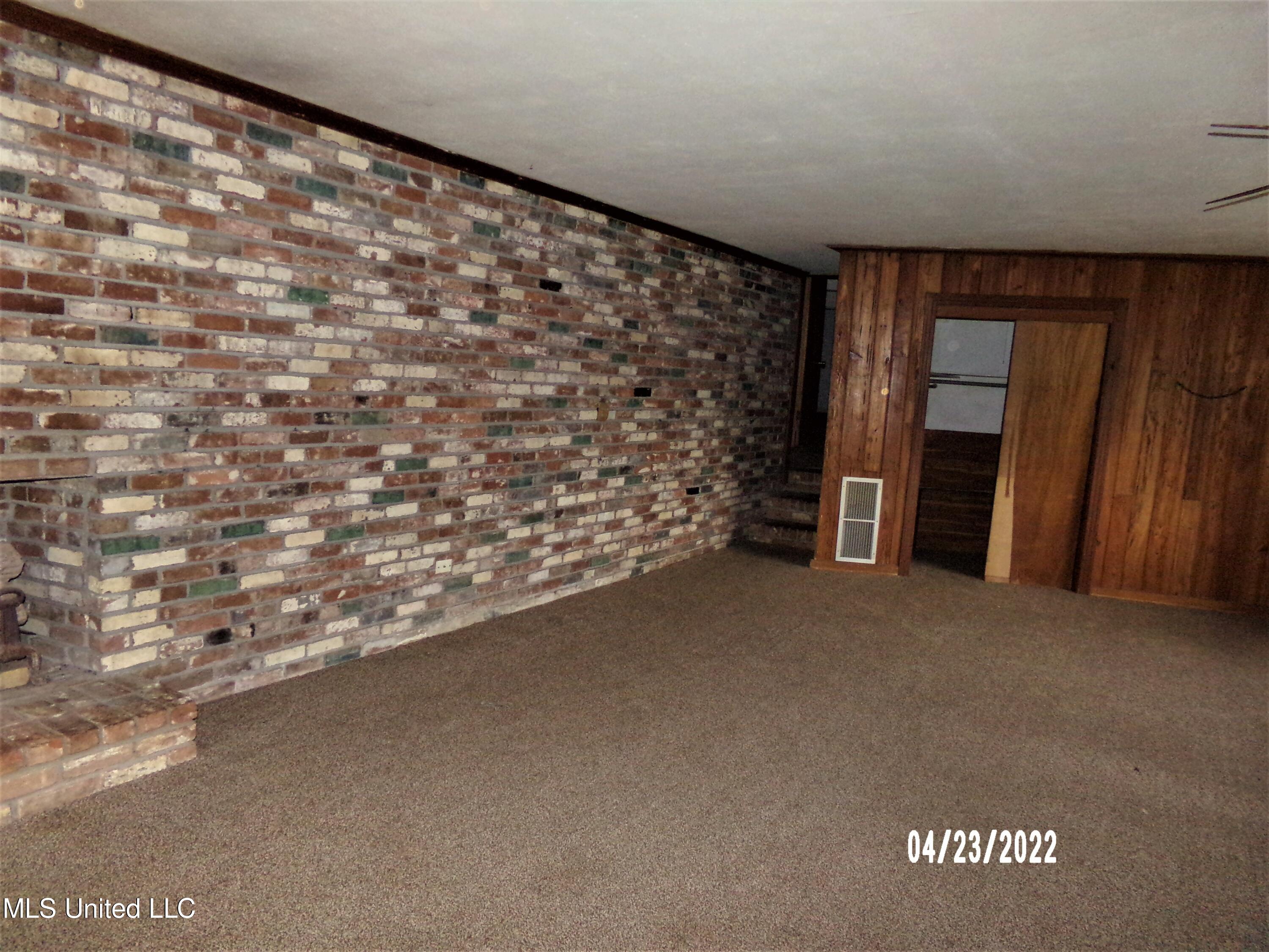5068 Terry Road Jackson, MS 39212 - Photo 12 of 28 100_2415
