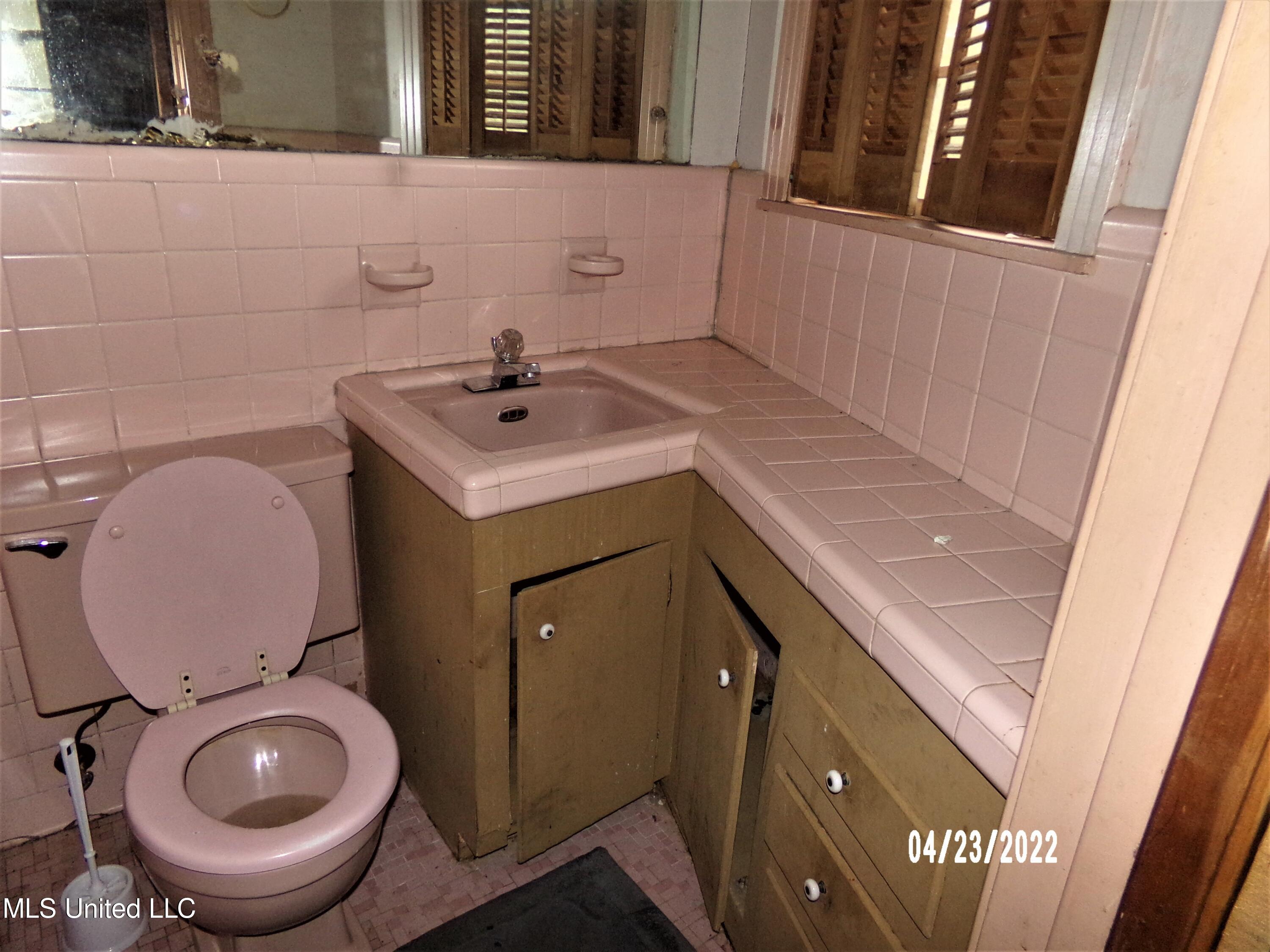 5068 Terry Road Jackson, MS 39212 - Photo 13 of 28 100_2416